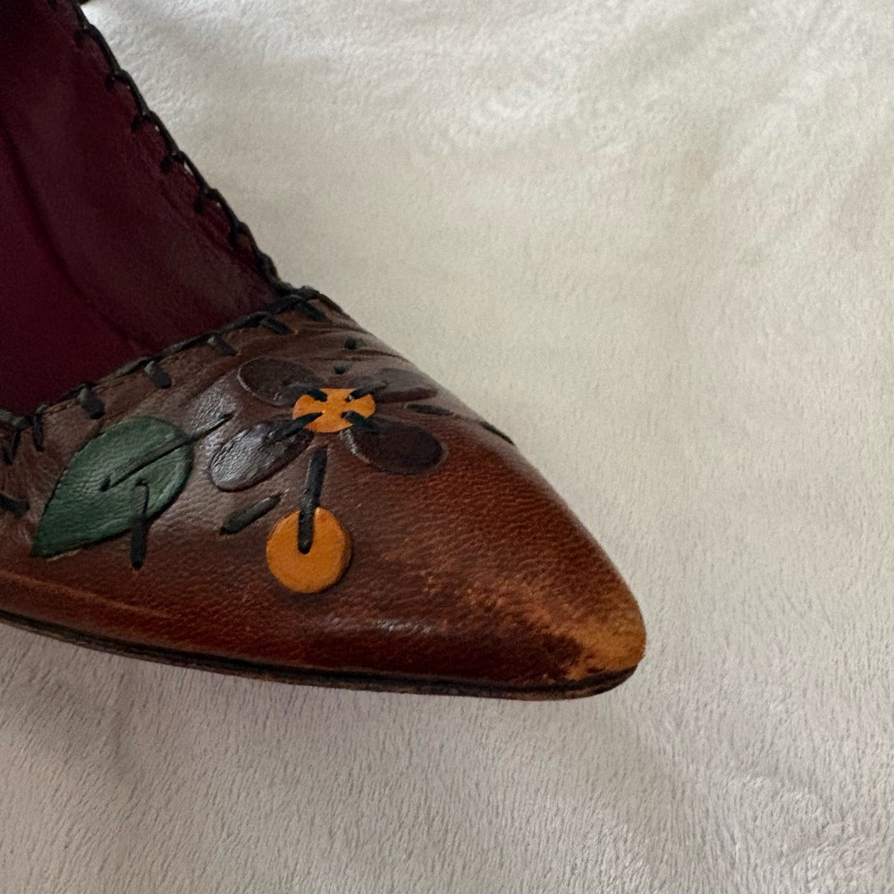 PRADA | Vintage Brown Red‎ Leather Floral Stitch Appliqué Pointed Pumps EU 37.5 - Picture 10 of 14